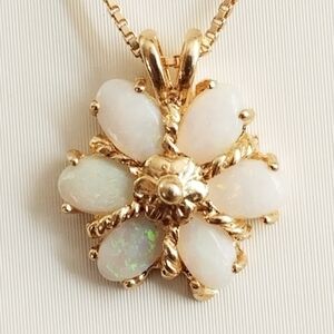 14K Gold Opal Pendant Necklace